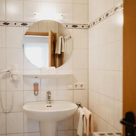 Garni Stube * انديغن